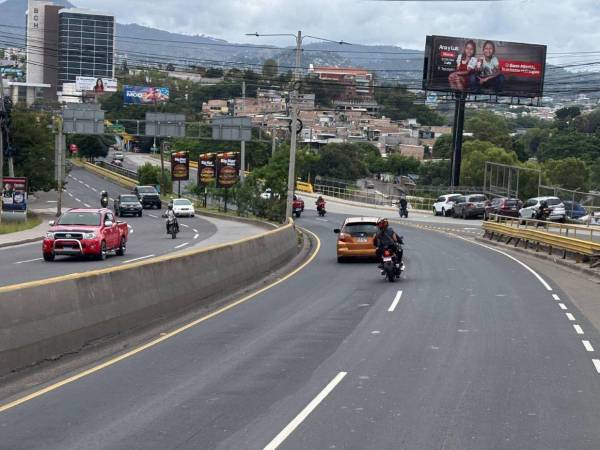 Más de 129 mil toneladas de asfalto fueron aplicadas en 2025. Las autoridades capitalinas destacaron que los trabajos incluyeron bacheo, recarpeteo y rehabilitación completa de tramos estratégicos,