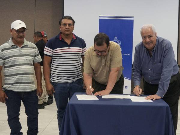 Los productores del arroz, representantes de la agroindustria y autoridades de Gobierno firmaron los acuerdos que permitirán fortalecer el sector.