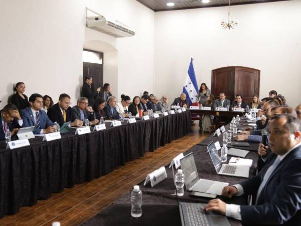 El encuentro forma parte del proceso de consultas para analizar el proyecto enviado por el Ejecutivo, con el propósito de recoger observaciones y aportes de los diferentes sectores.