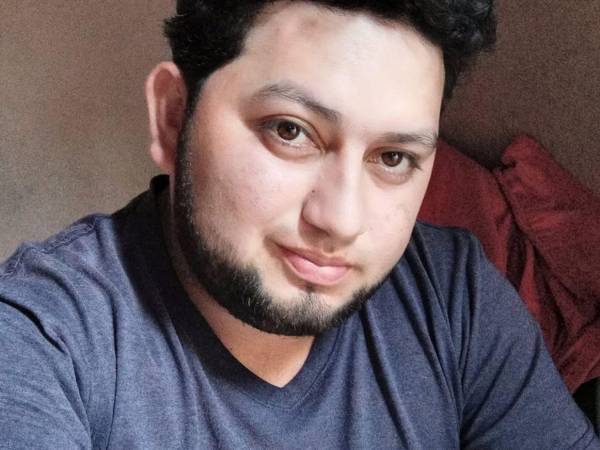 Marlon Pérez, un panadero originario de Sabá, Colón, fue encontrado sin vida en una quebrada del sector de Los Montecitos, en el municipio de San Esteban, departamento de Olancho.
