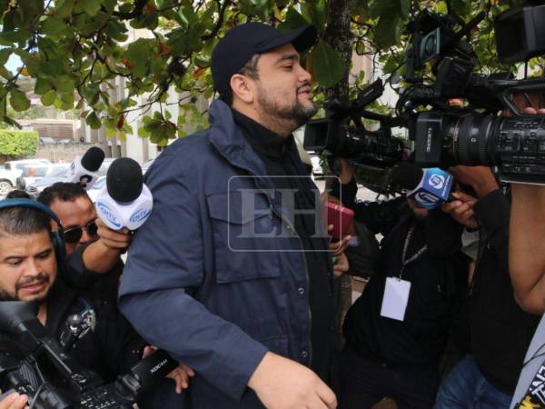 El exministro Cardona se presentó voluntariamente ante las autoridades luego que se emitiera una orden de captura en su contra.