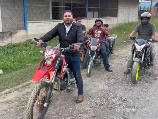 Eduardo Díaz, candidato a la alcaldía por el Partido Libertad y Refundación (Libre) en El Progreso, Yoro, ha generado polémica con una de sus propuestas anunciadas a través de redes sociales, entre las que destaca la construcción de una pista de milla, con la finalidad de reducir las muertes en motos. A continuación los detalles.