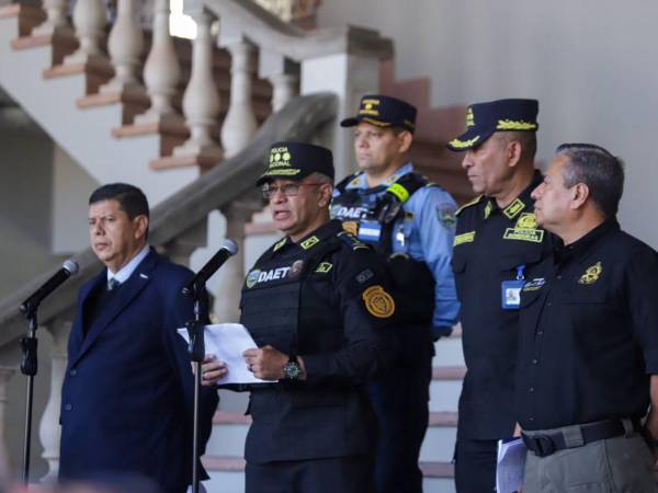 “Prepárense para lo que viene, van a ver cosas nunca antes vistas en pocas horas y pocos días”, advirtió Rigoberto Oseguera Mass, director general de la Policía Nacional.