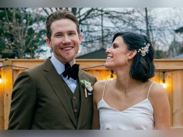 El odontólogo, Spencer Tepe, de 37 años, y su esposa, Monique, de 39, fueron hallados muertos al interior de su vivienda; los cadáveres quedaron en frente de sus hijos de 1 y 4 años. Los hechos se registraron en Columbus, Ohio. el pasado 30 de diciembre de 2025.