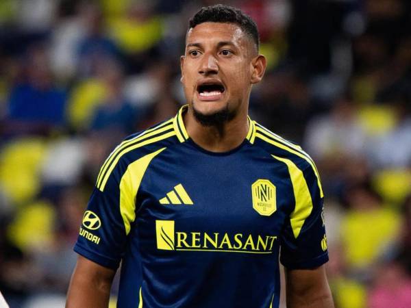 Bryan Acosta ha pasado por equipos como el Real España, Tenerife, Dallas, Colorado Rapids, Portland Timbers, Gaziantep F. K y Nashville S. C.