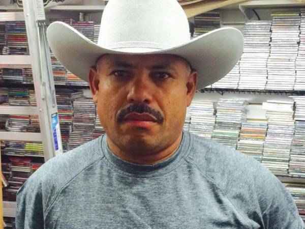 Javier Dueñas, de aproximadamente 50 años de edad, murió tras recibir varios impactos de bala.