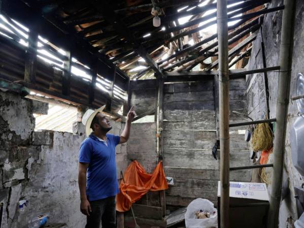 La falta de ayuda y el temor de que sus viviendas se derrumben se vive día a día en una comunidad campesina de Colombia, donde claman por ayuda. Aquí las imágenes.
