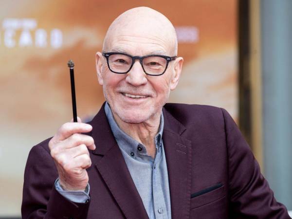 El actor británico Patrick Stewart murió el miércoles 28 de octubre, a los 86 años, en su casa de Los Ángeles, y dejó una fortuna levantada durante más de seis décadas entre el teatro, la televisión y el cine, cuyo tamaño exacto nadie ha confirmado con exactitud.