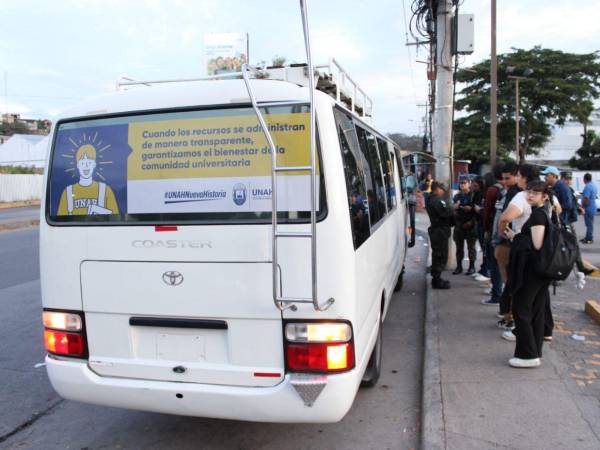 Las unidades de transporte llegaron con puntualidad a las estaciones Puma que estableció la máxima casa de estudios.