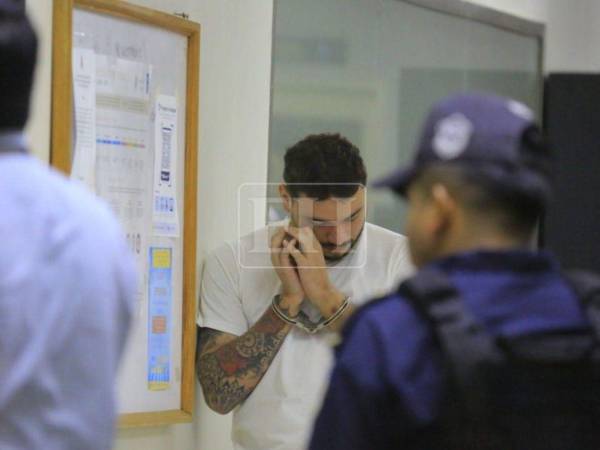 Dennis Galván, uno de los imputados por el crimen de Valeria Alvarado, compareció este viernes en la mañana en los juzgados de San Pedro Sula por una segunda causa en su contra.