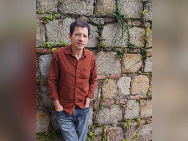 Leonel Alvarado, entre la intimidad del amor, el tiempo y el espacio