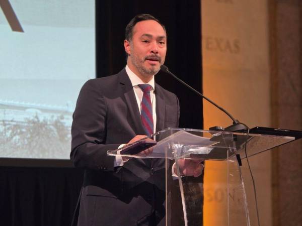 El congresista Joaquín Castro cuestionó fuertemente la decisión del presidente Donald Trump.