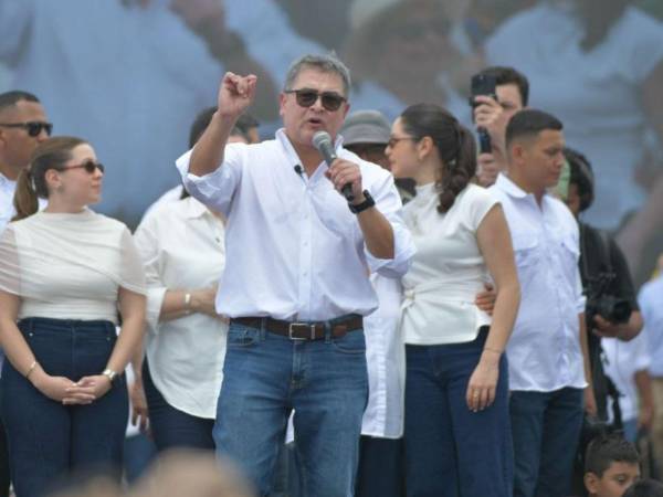 La defensora reiteró que el expresidente está dispuesto a someterse a la justicia hondureña como cualquier otro ciudadano y que buscan que las resoluciones sean tomadas bajo criterios legales.