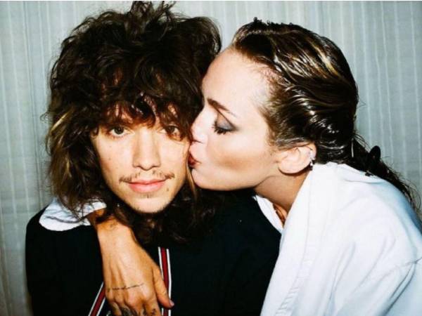 La historia reciente de Miley Cyrus en el terreno amoroso se ha tejido con una reserva poco habitual en la trayectoria de la exchica Disney. Desde 2021 ha compartido su vida con Maxx Morando, vínculo que progresó en silencio hasta confirmarse su compromiso. Esto sabemos del futuro esposo de Cyrus.