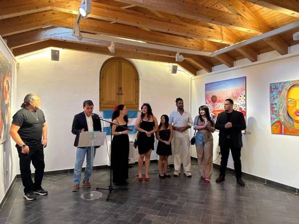 Cada obra reflejó raíces y sueños compartidos en una noche que celebró cultura y pertenencia.