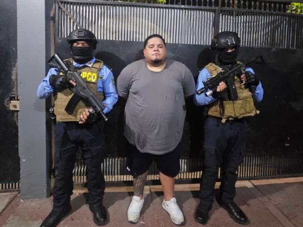 Agentes antipandillas capturaron a Marcos Ariel Landa Cruz, alias “Manteco”, miembro de la banda criminal “El Mudo” en San Pedro Sula.