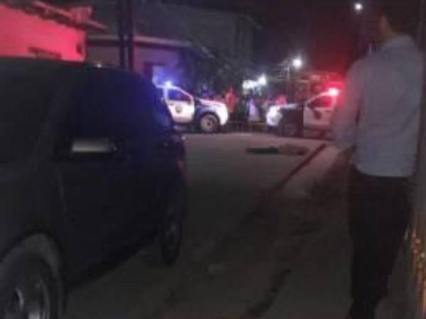 El ataque generó temor entre vecinos del sector, quienes alertaron a las autoridades tras escuchar las detonaciones.