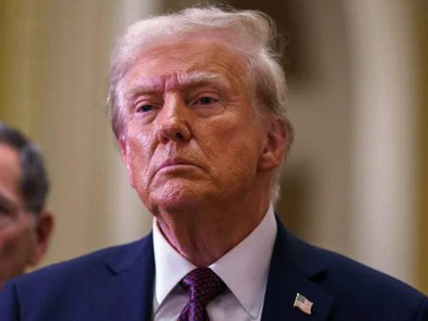 Trump pide a Israel e Irán que dejen de disparar inmediatamente.