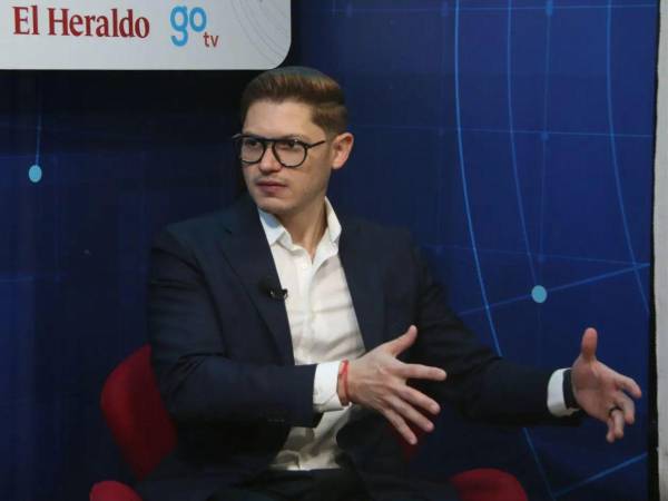 El parlamentario explicó que la iniciativa busca mitigar el impacto económico que enfrentan los hondureños, especialmente en el costo de la canasta básica.