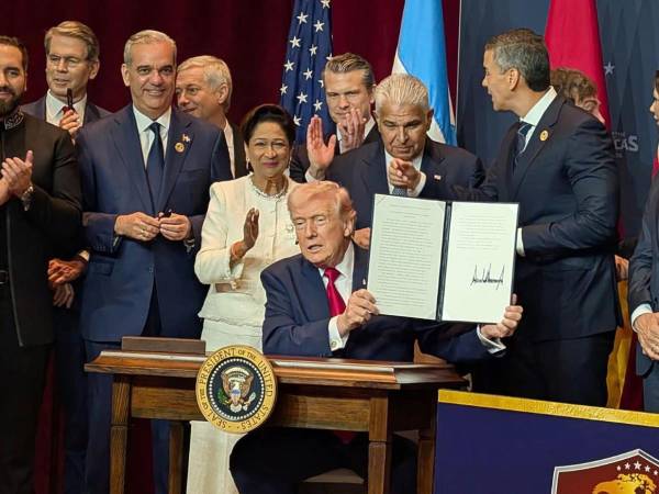 Trump, junto a otros 12 de sus homológos latinoamericanos, firmó el compromiso.