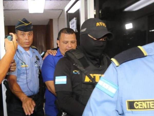 El representante legal de Koriun Inversiones, Iván Velásquez, arribó a los Juzgados en materia de Criminalidad Organizada, Ambiente y Corrupción, donde se le dictó la medida de detención judicial, tras ser capturado horas antes en Cortés.