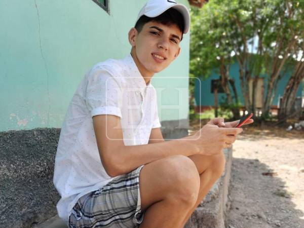 Entre compañeros heridos y algunos fallecidos fue el camino que tuvo que recorrer Bredy Josué Mejía Leiva para salir de lo que describió como una pesadilla total. Aunque intentó ayudar a algunos amigos, lamentablemente ya habían perdido la vida antes de poder hacer algo, relató a EL HERALDO sobre el mortal accidente que dejó ocho activistas políticos muertos en Santa Bárbara.