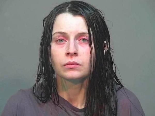 Detrás del terrible hallazgo de 16 menores confinados en condiciones deplorables en una vivienda en Ohio, se esconde el perfil de Elizabeth Siders, de 33 años, identificada como la madre de esas 16 víctimas. ¿Qué se ha descubierto sobre ella durante la investigación? A continuación los detalles.