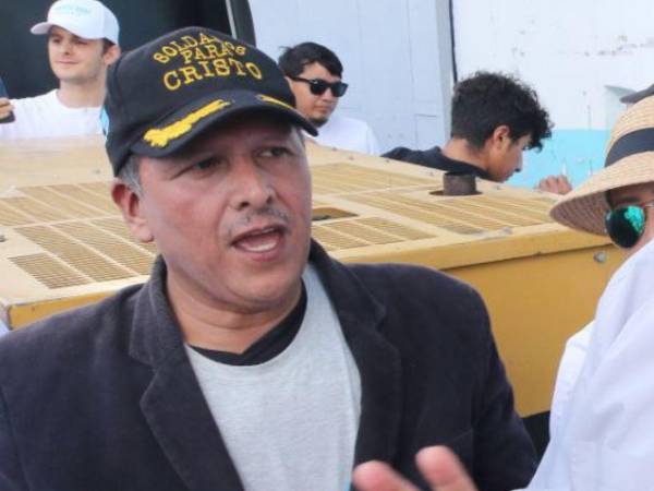Gerardo Irías, presidente de la Confraternidad Evangélica de Honduras, usó chaleco antibalas debajo de su ropa.