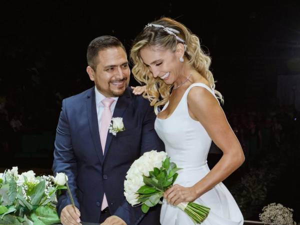 Mario Núñez, un pastor de origen peruano y radicado en Bolivia, fue enviado a la cárcel por 180 día bajo los señalamientos de estupro y violencia doméstica en contra de dos menores. Las presuntas víctimas relataron testimonios que exponen una oscura realidad detrás de una fachada de líder religioso. A continuación los detalles del caso que ha sacudido las redes esta semana.