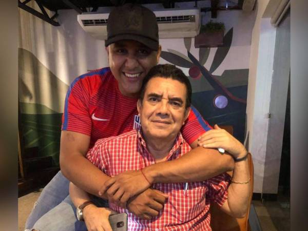 Se fue mi ídolo, mi ejemplo, mi vida. Hoy mi corazón está hecho pedazos por tu partida. Así inicia diciendo la reciente publicación del periodista gráfico Ronal Aceituno, hijo del periodista Arístides Luis Aceituno, quien falleció a sus 67 años, en un hospital de la capital el reciente jueves 2 de julio tras someterse a una cirugía para extirparle un tumor cerebral.