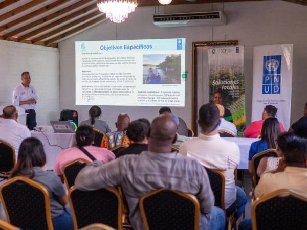 Al lanzamiento y socialización realizado en Trujillo asistieron líderes comunitarios garífunas y autoridades locales