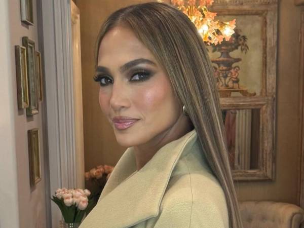 En una entrevista con Howard Stern, Jennifer López reflexionó sobre sus antiguos matrimonios y el aprendizaje que extrajo de cada ruptura.