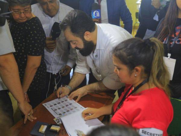 Luis Redondo, presidente del Congreso Nacional de Honduras, perdería su curul.