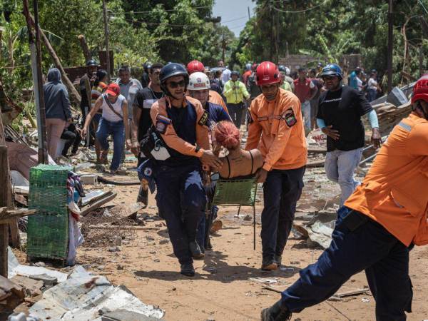 La explosión de una fábrica de fuegos artificiales generó un incendio en las instalaciones de la empresa y cuya onda expansiva afectó al estado de Zuila, Venezuela.
