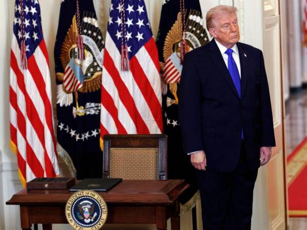 El presidente de Estados Unidos, Donald Trump, medita solicitar datos de nacionalidad a los bancos.