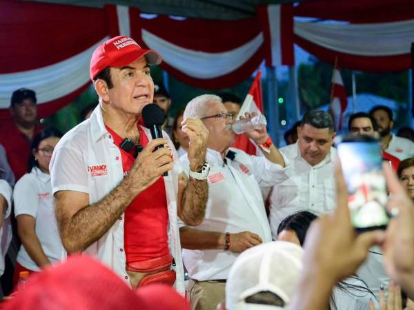 El presidenciable liberal realizó un recorrido por el municipio de Choloma, Cortés.