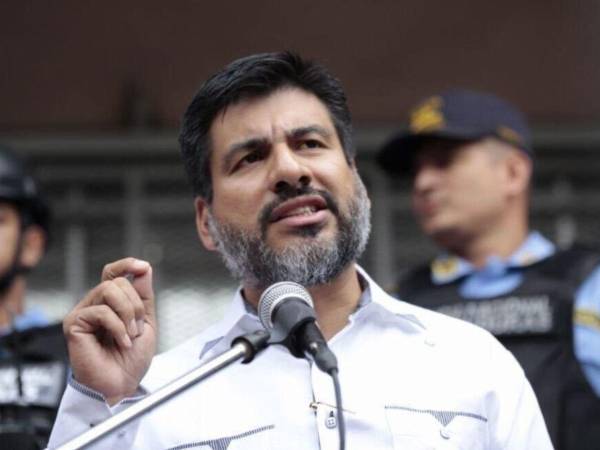 “Siempre tuve claro que un día tenía que salir de fiscal general y aquí estoy. Yo no tengo ningún problema, sigo siendo un ciudadano común y corriente, dijo Zelaya a los medios.