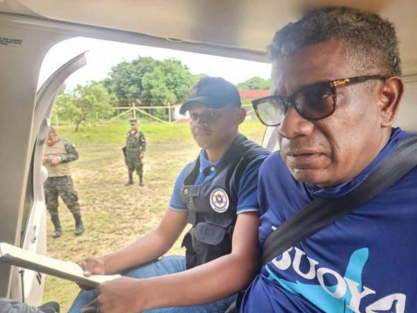 La investigación lo relaciona, entre otros hechos, con el decomiso de 211 kilogramos de supuesta cocaína en septiembre de 2015 en la zona del Caribe hondureño.