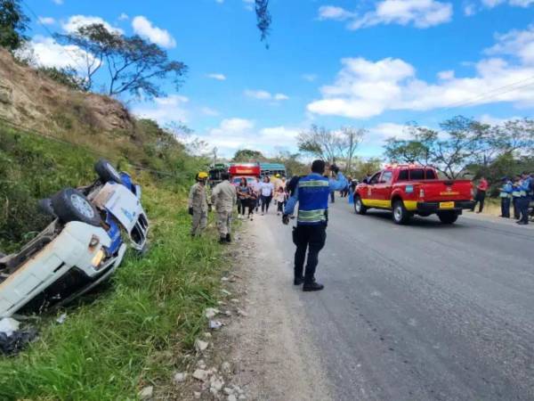 Como resultado del impacto, cuatro agentes policiales perdieron la vida en el lugar, mientras que otros ocho resultaron heridos.