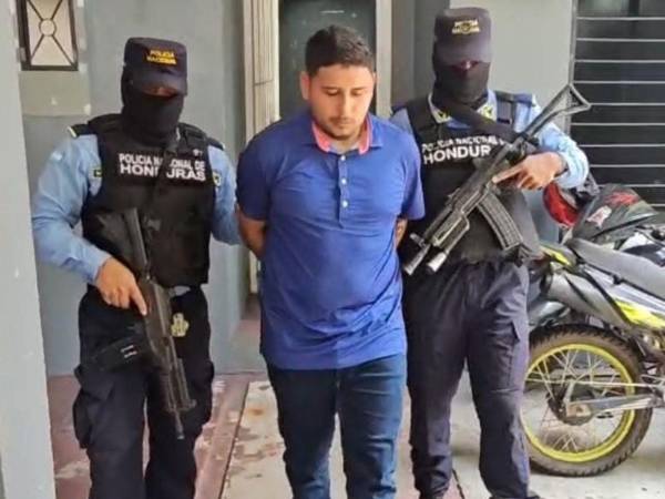 Yoser Aly Bautista Menjívar es considerado por las autoridades policiales como gatillero y distribuidor de drogas, por lo que fue enviado a la cárcel de máxima seguridad La Tolva en Morocelí, El Paraíso.