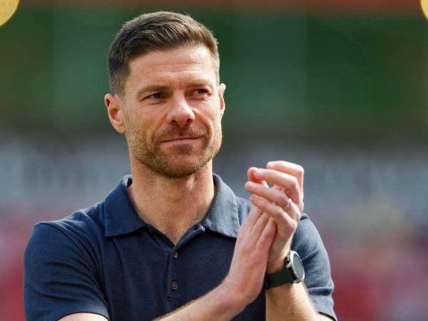 Xabi Alonso vuelve a los banquillos tras su breve paso por el Real Madrid.