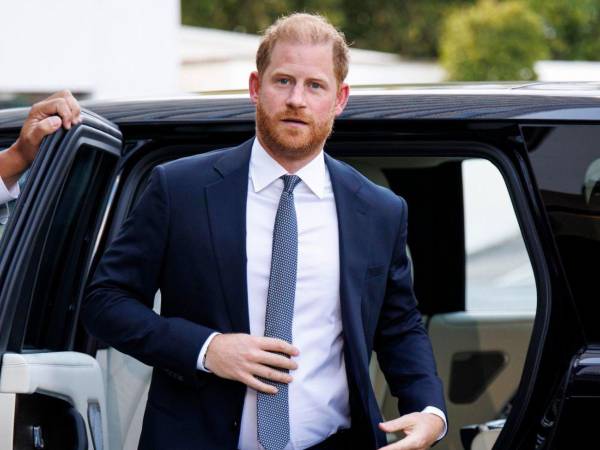 Es la primera vez en 19 meses que el príncipe Harry visita a su padre, desde su diagnóstico de cáncer.