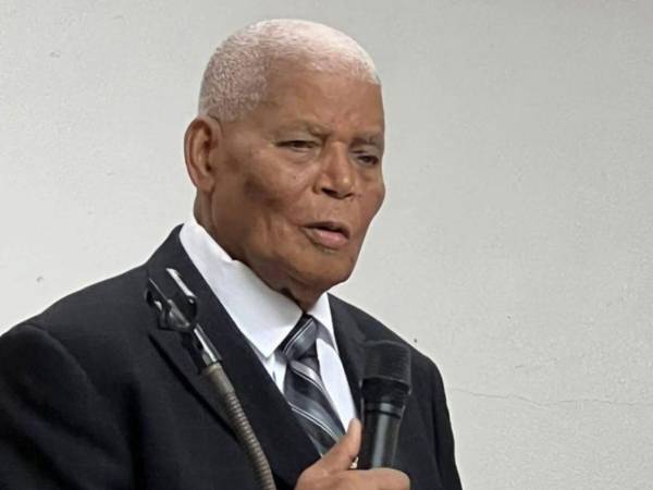 Glen Randell Salomon Bodden fue una persona de gran importancia en Roatán, Islas de la Bahía. Este domingo, el exdiputado que impulsó el Día Nacional de la Biblia en Honduras falleció a sus 88 años. Conozca más sobre su trayectoria a continuación.