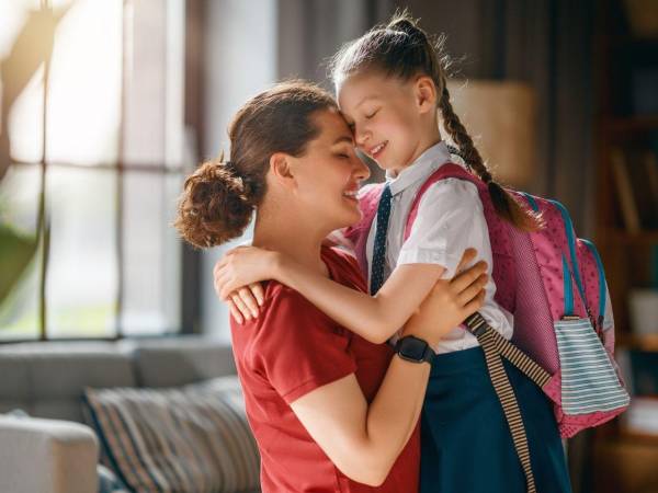Para evitar dolores de espalda y problemas de postura, la mochila no debería pesar más del 10% del peso corporal del niño, según la Asociación Española de Pediatría.