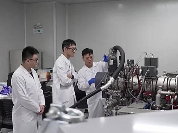 Expertos chinos detectan restos de meteoritos en muestras lunares de la misión Chang’e-6.