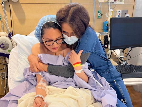La actriz Olivia Munn, de 44 años, confesó que su lucha contra la depresión posparto fue más compleja que el proceso que enfrentó para vencer un cáncer de mama bilateral, diagnóstico que requirió cinco cirugías entre 2022 y 2024.