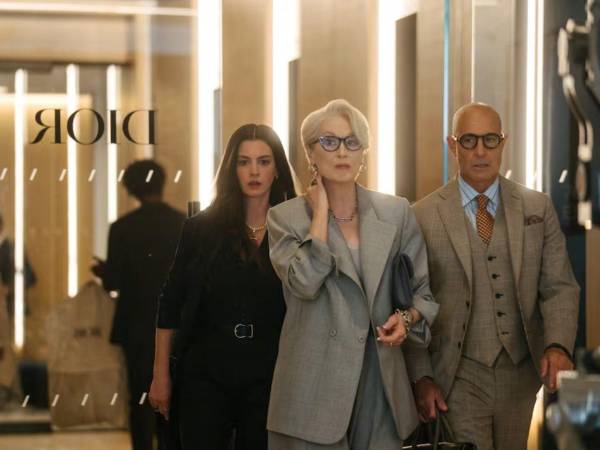 Miranda Priestly no cede el trono, El diablo viste a la moda 2 aguantó este fin de semana del Día de la Madre como líder indiscutible de la taquilla norteamericana, con 43 millones de dólares en su segunda semana de exhibición, frente a los 40 millones del debut de Mortal Kombat II.