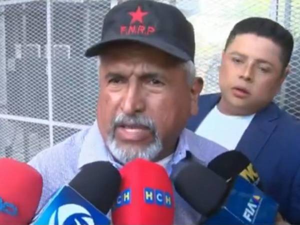 Uno de los primeros en llegar fue el exdiputado Juan Barahona.