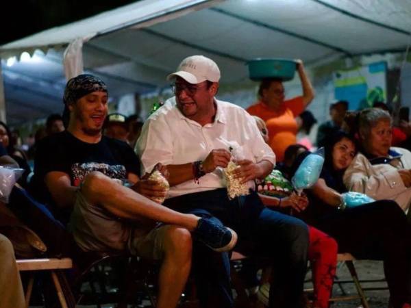 A 13 días de protesta del edil capitalino, vecinos reclaman calles dañadas, proyectos inconclusos y escasa atención a comunidades afectadas por inundaciones.