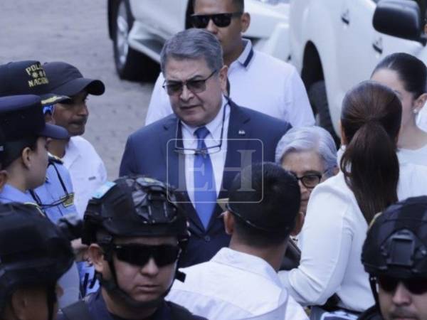 Juan Orlando Hernández se presentó a su audiencia de declaración de imputado por las acusaciones de fraude y lavado de activos señaladas por el Ministerio Público.